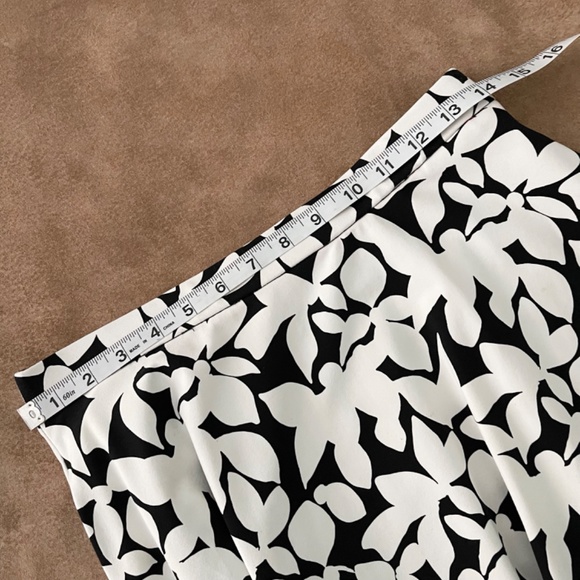 CYNTHIA Rowley Fit and Flare Skirt Floral Print with Pockets Size Small - Picture 9 of 12